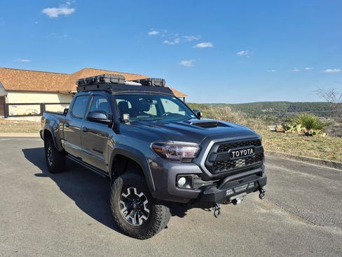 Used 2019 Toyota Tacoma TRD Off-Road w/ Technology Package image 1