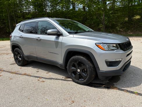 Used 2018 Jeep Compass Latitude w/ Cold Weather Group AWD/4WD image 4