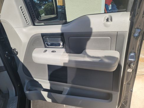 Used 2006 Ford F150 XLT image 9