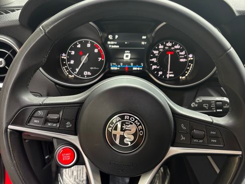 Used 2018 Alfa Romeo Stelvio AWD image 14