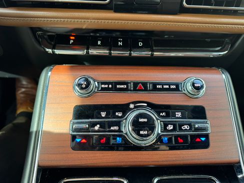 Used 2023 Lincoln Aviator Reserve w/ Equipment Group 201A RWD image 19