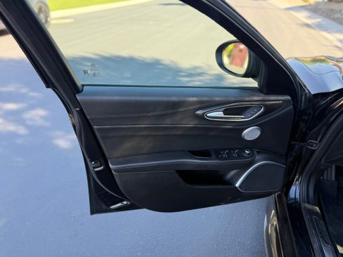 Used 2017 Alfa Romeo Giulia Quadrifoglio image 24