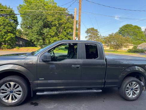 Used 2017 Ford F150 XL w/ Equipment Group 101A Mid AWD/4WD image 8