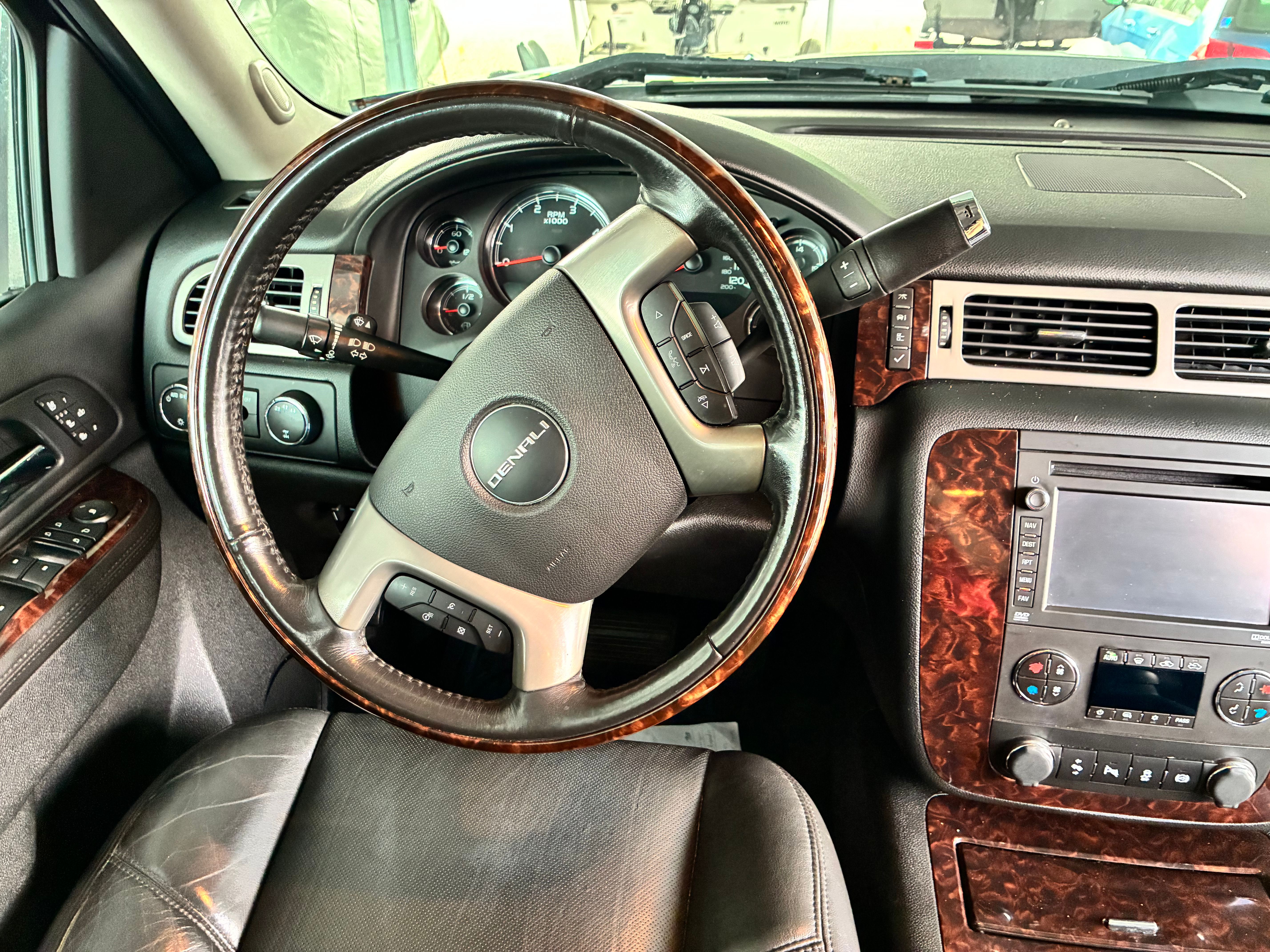 Used 2013 GMC Sierra 2500 Denali w/ Suspension Package, Off-Road AWD/4WD image 6