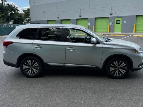 Used 2019 Mitsubishi Outlander SE FWD image 4