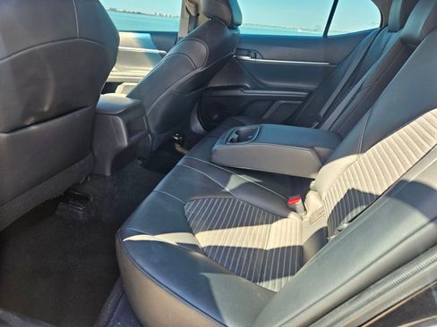 Used 2020 Toyota Camry SE image 4