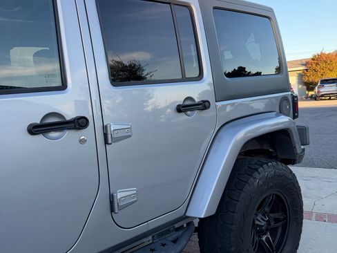 Used 2014 Jeep Wrangler Unlimited Sahara w/ Connectivity Group image 13