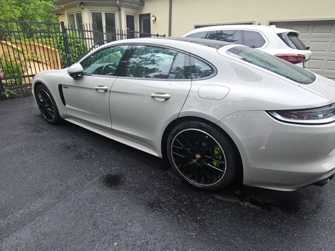 Used 2023 Porsche Panamera 4 Platinum Edition AWD/4WD image 2