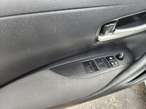 Used 2020 Toyota Corolla LE image 11