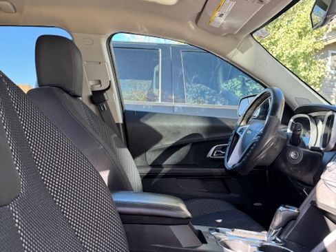 Used 2017 Chevrolet Equinox LT image 10