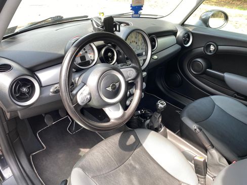 Used 2009 MINI Cooper Hardtop image 11