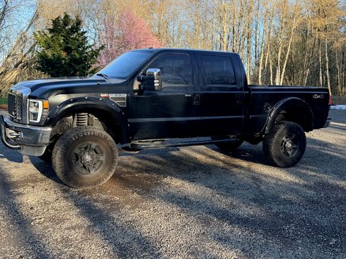 Used 2010 Ford F250 Lariat image 5