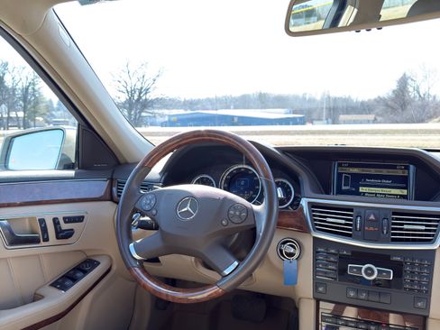 Used 2012 Mercedes-Benz E 350 4MATIC Sedan image 26