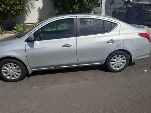 Used 2015 Nissan Versa SV image 4