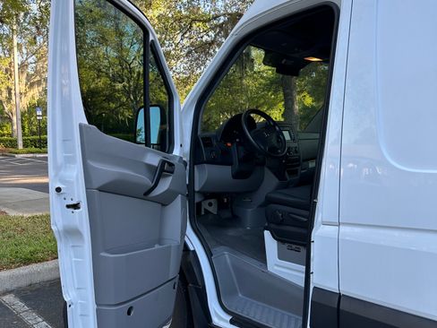 Used 2018 Mercedes-Benz Sprinter 2500 image 19