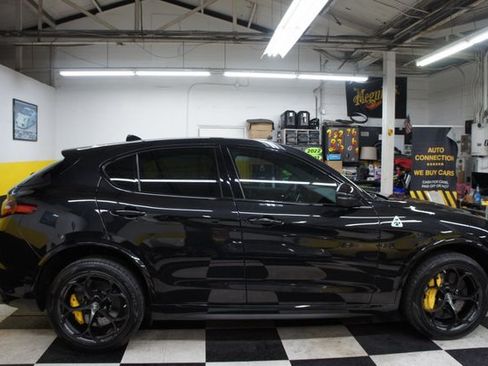 Used 2018 Alfa Romeo Stelvio Quadrifoglio image 16