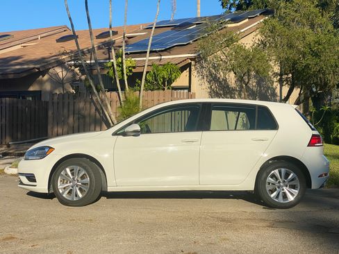 Used 2018 Volkswagen Golf SE image 6