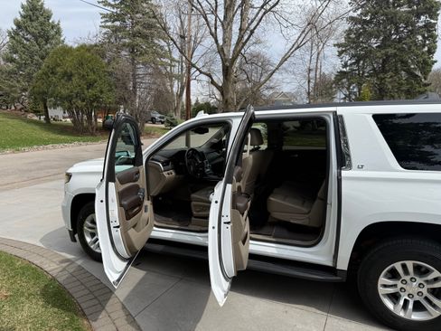 Used 2018 Chevrolet Suburban LT AWD/4WD image 6