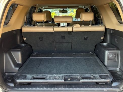 Used 2010 Toyota 4Runner Limited AWD/4WD image 17