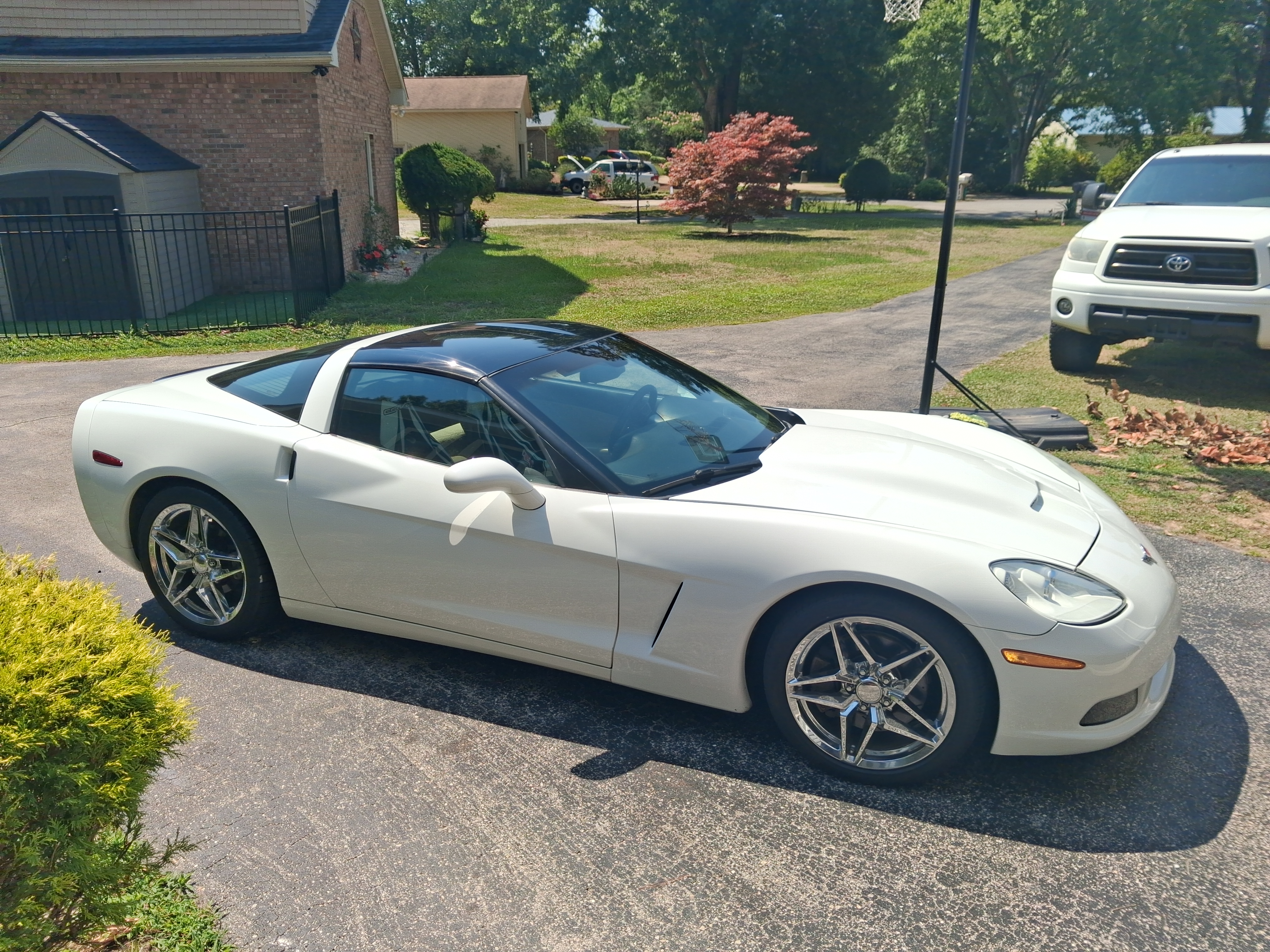 Used 2006 Chevrolet Corvette Coupe w/ Preferred Equipment Group RWD image 1