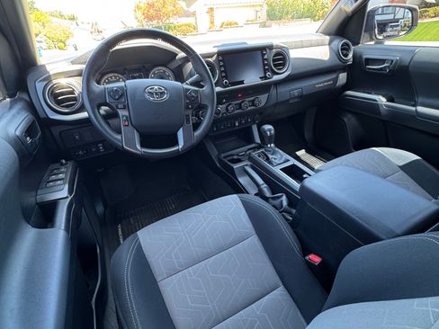 Used 2020 Toyota Tacoma TRD Off-Road w/ Technology Package AWD/4WD image 12