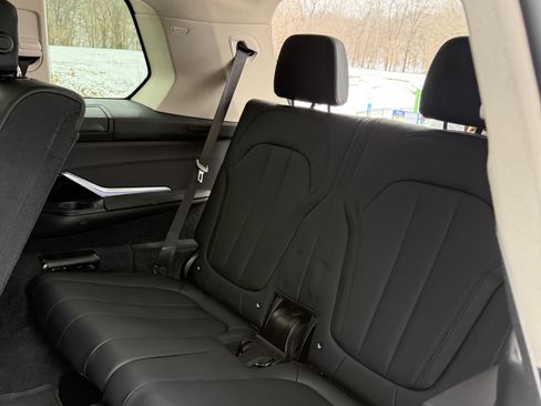 Used 2022 BMW X7 xDrive40i w/ Premium Package image 14