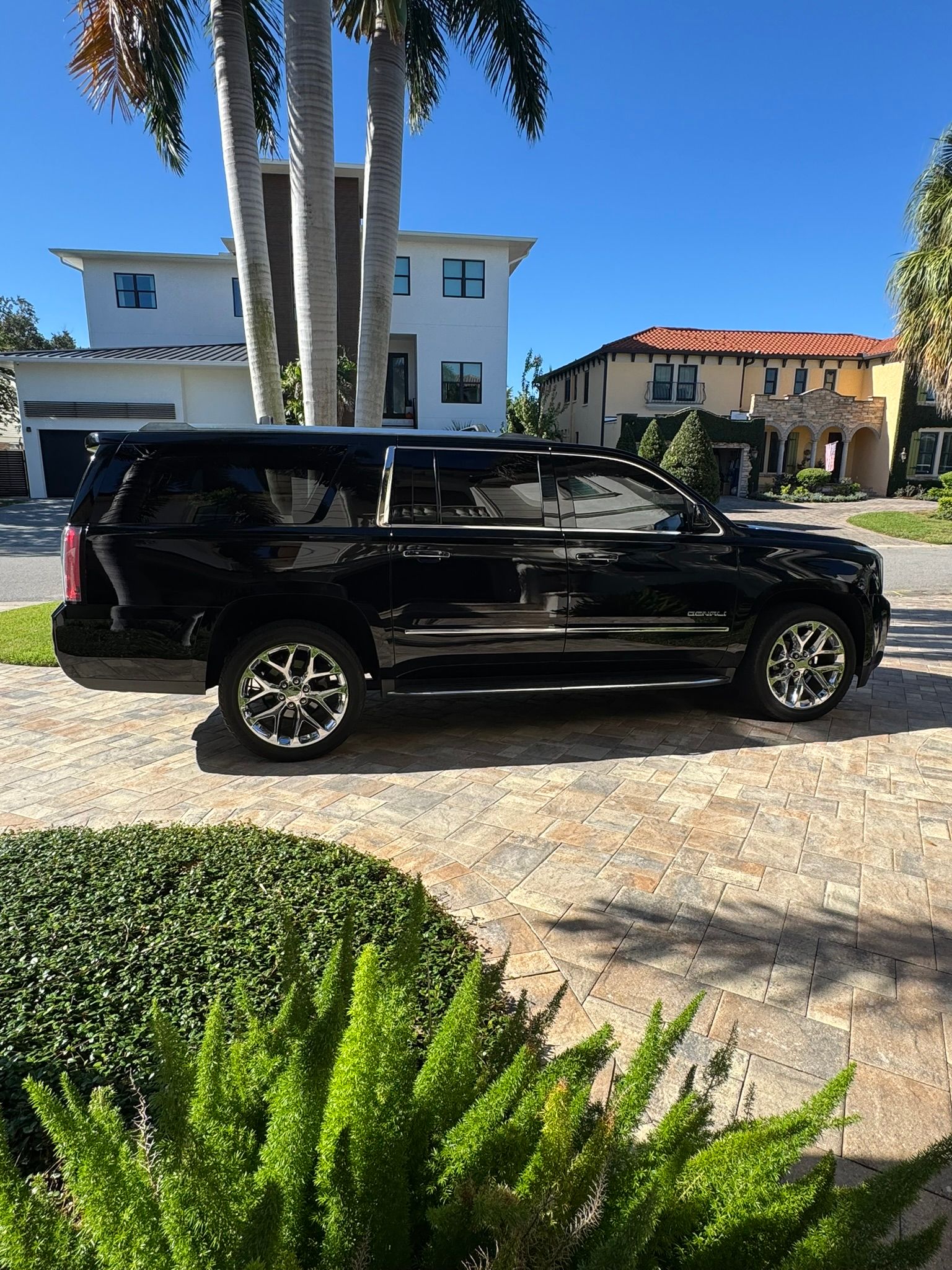 Used 2017 GMC Yukon XL Denali w/ Open Road Package AWD/4WD image 6