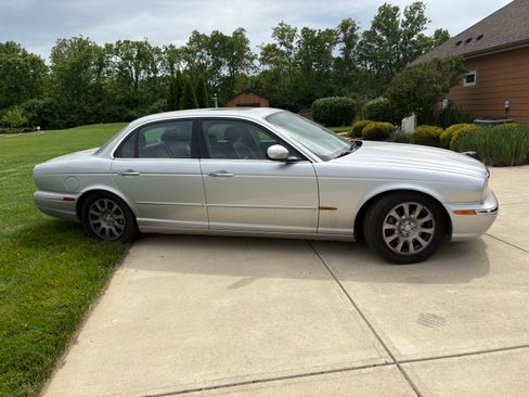 Used 2004 Jaguar XJ8 RWD image 4