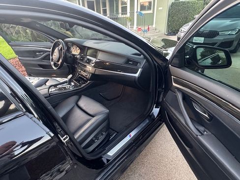 Used 2013 BMW 550i Sedan image 11