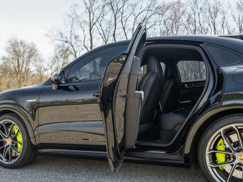 Used 2020 Porsche Cayenne Turbo S image 29