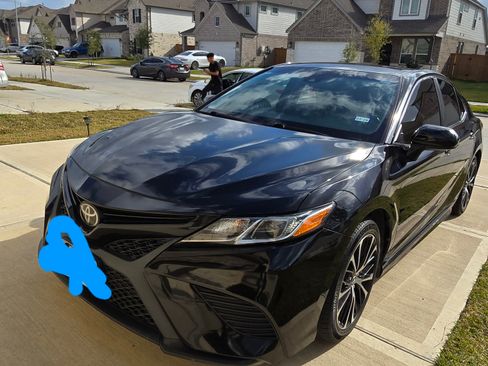 Used 2018 Toyota Camry SE image 4