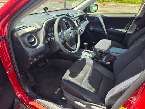 Used 2015 Toyota RAV4 LE FWD image 12
