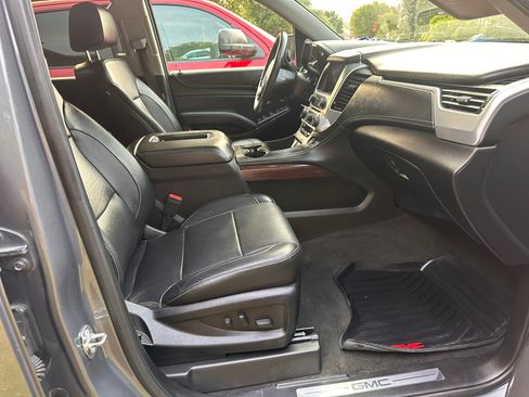 Used 2018 GMC Yukon XL SLT w/ Premium Edition AWD/4WD image 18