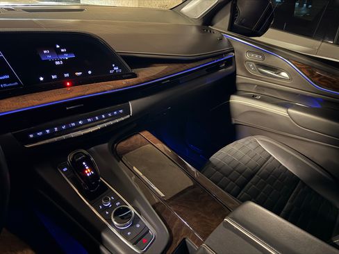 Used 2022 Cadillac Escalade Sport Platinum w/ Heavy-Duty Trailer Package AWD/4WD image 18
