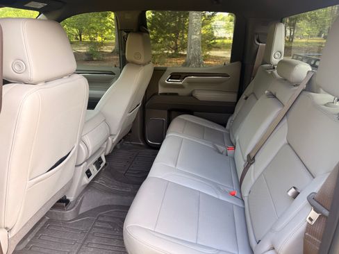 Used 2024 GMC Sierra 1500 SLT w/ X31 Off-Road Package AWD/4WD image 8