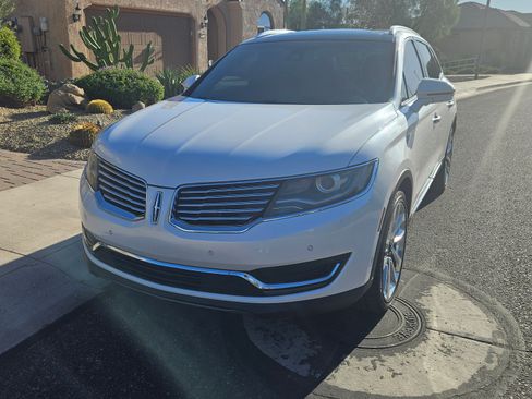Used 2017 Lincoln MKX Reserve AWD/4WD image 2