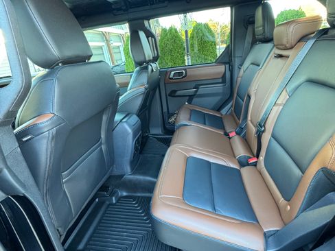 Used 2024 Ford Bronco Outer Banks image 8