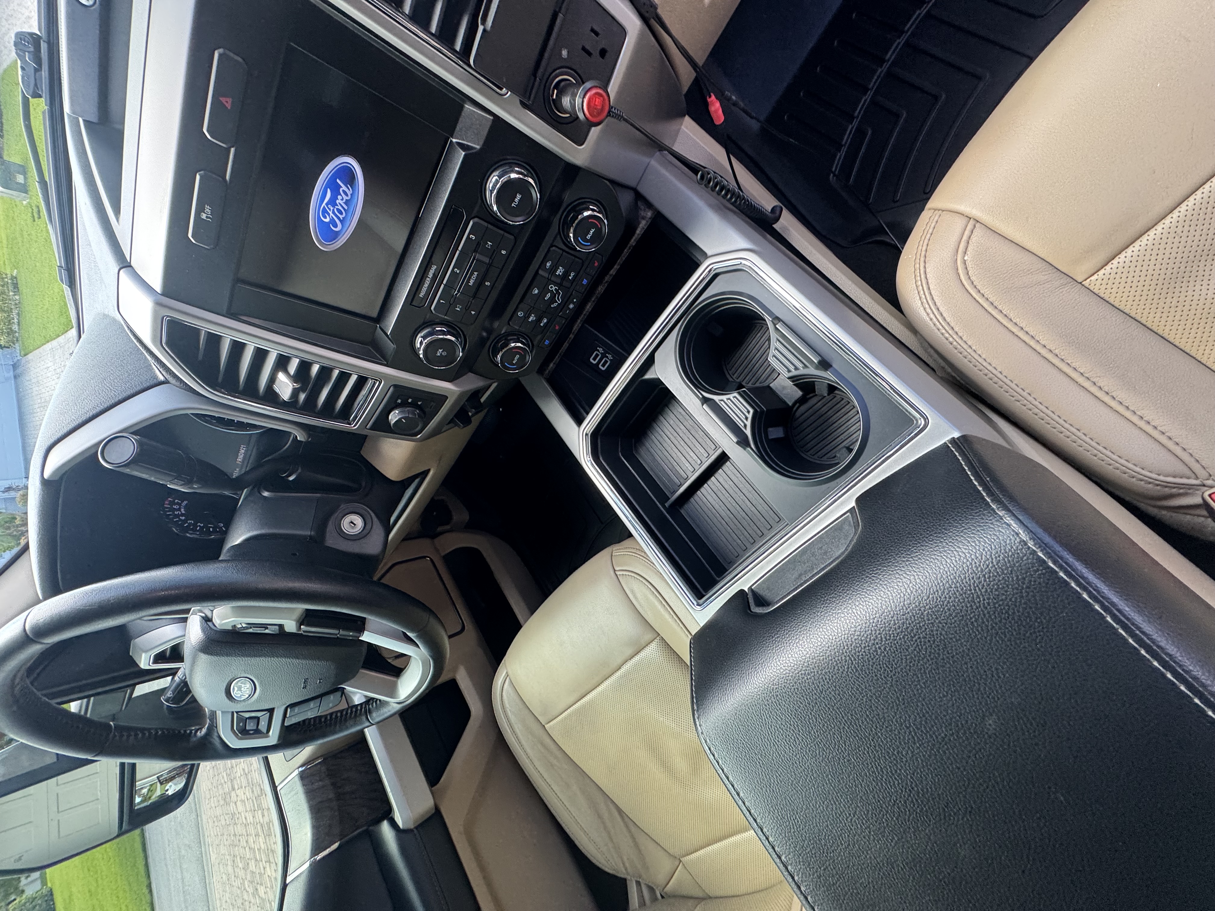 Used 2019 Ford F250 Lariat w/ Lariat Value Package AWD/4WD image 6