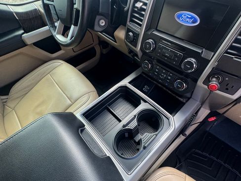 Used 2019 Ford F250 Lariat w/ Lariat Value Package AWD/4WD image 6