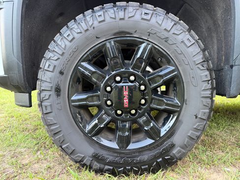 Used 2024 GMC Sierra 2500 AT4 w/ AT4 Premium Plus Package AWD/4WD image 12