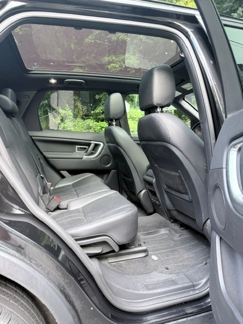 Used 2019 Land Rover Discovery Sport HSE AWD/4WD image 9
