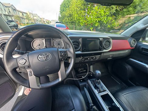 Used 2017 Toyota Tacoma SR5 w/ Tow Package RWD image 14