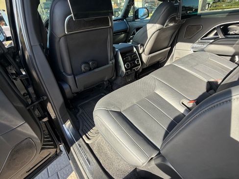 Used 2024 Land Rover Range Rover Long Wheelbase Autobiography image 12