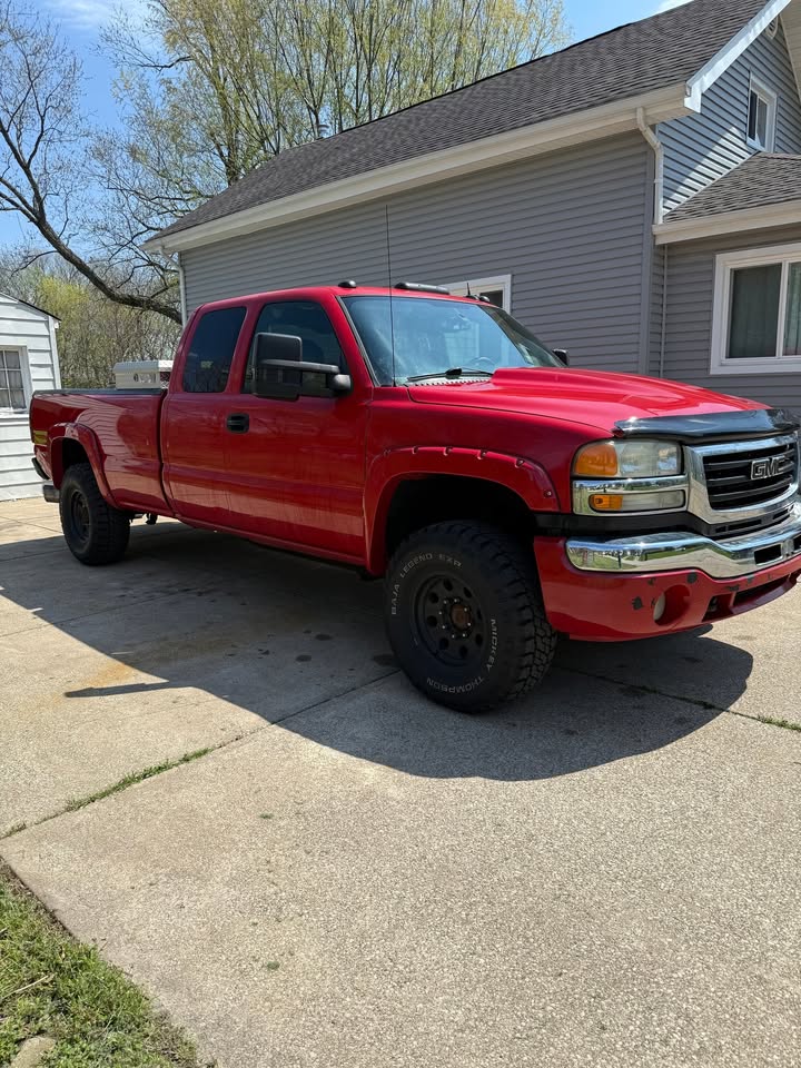 Used 2004 GMC Sierra 2500 SLT w/ Heavy-Duty Power Package AWD/4WD image 8