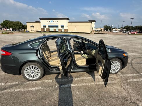 Used 2015 Ford Fusion Energi SE FWD image 8