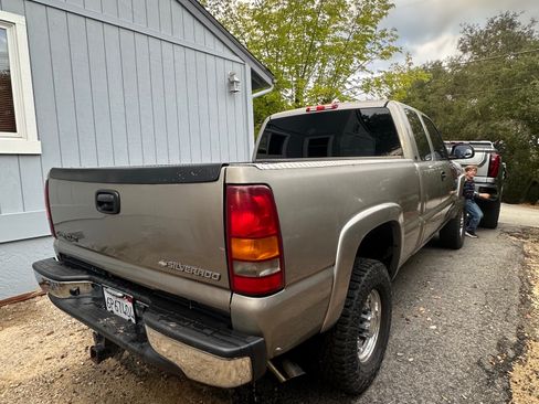 Used 2001 Chevrolet Silverado 2500 LT w/ Off-Road Skid Plate Pkg image 4