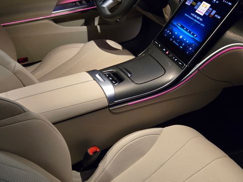 Used 2024 Mercedes-Benz CLE 450 4MATIC Cabriolet image 9