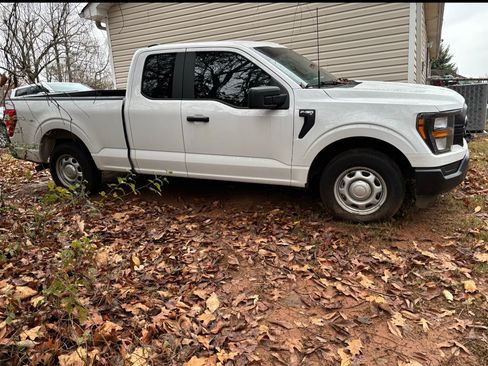 Used 2023 Ford F150 XL image 1