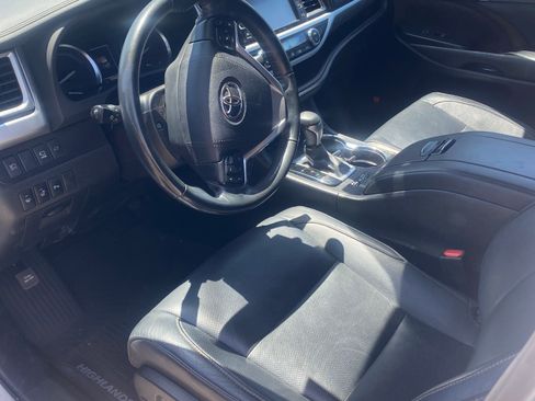 Used 2019 Toyota Highlander Limited Platinum AWD/4WD image 10