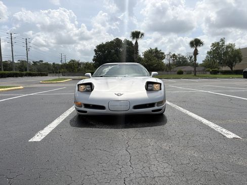 Used 1998 Chevrolet Corvette Coupe w/ Performance Handling Pkg RWD image 14